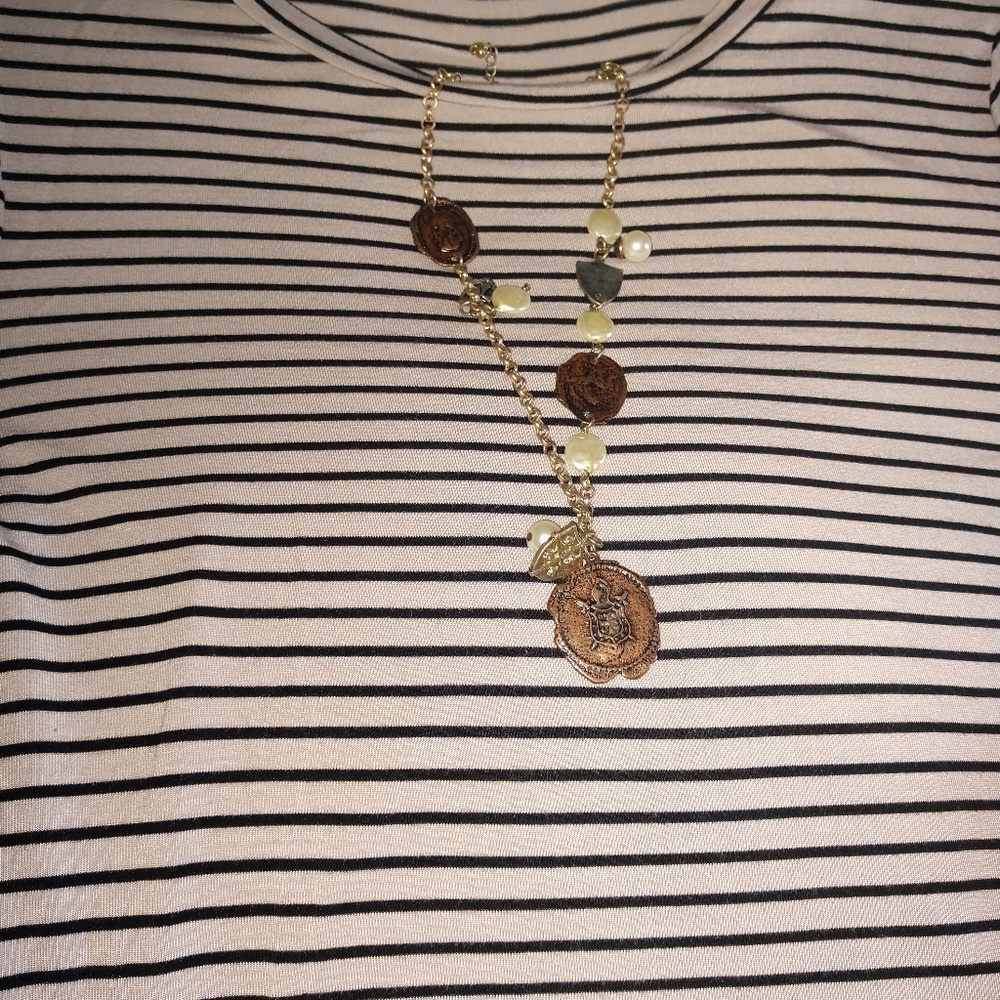 Old Navy long sleeved T-shirts - Picture 4 of 4